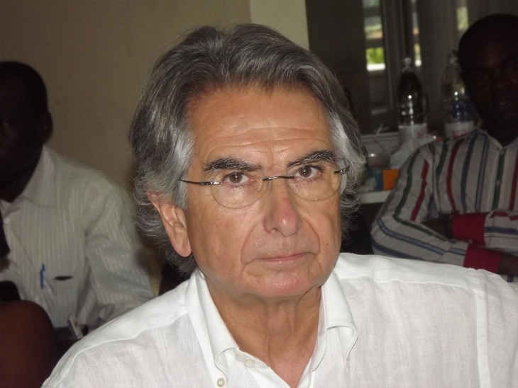 Coopération dans le domaine de la santé: le spécialiste italien, Pr Marino Bartolomeo fait la promotion de la microchirurgie en Côte d`Ivoire